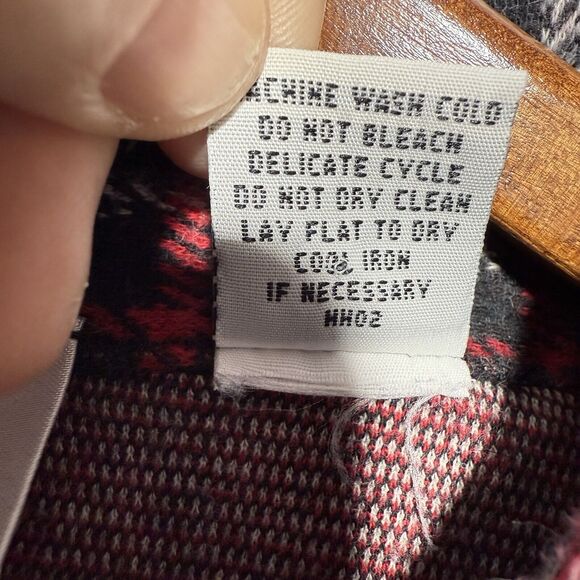 Chaus Flannel Button-Up Shirt Women’s Size 1X Red & Black Plaid Casual Outdoor - Picture 7 of 8